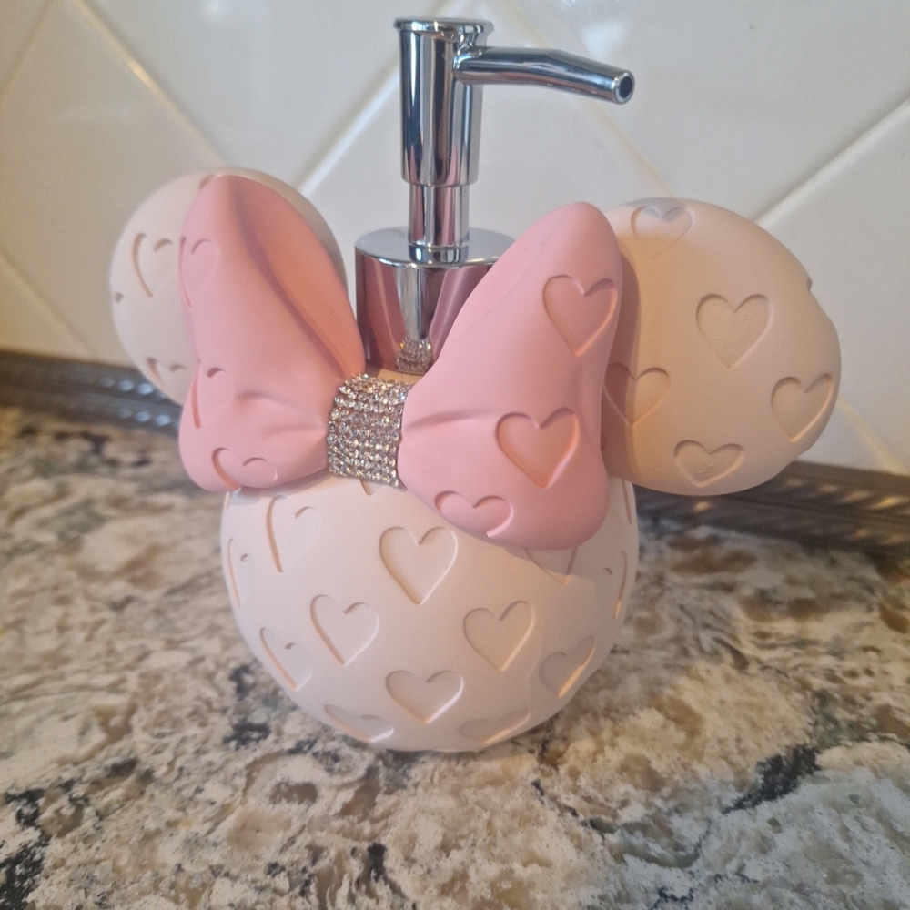 Disney Minnie mouse head shape and pink rhinestone bow soap dispenser pump new